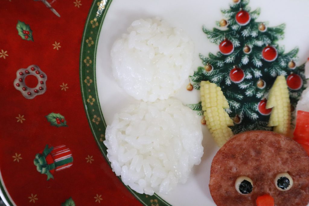 子どもが喜ぶクリスマス幼児食！サンタとトナカイと雪ダルマのクリスマスプレート